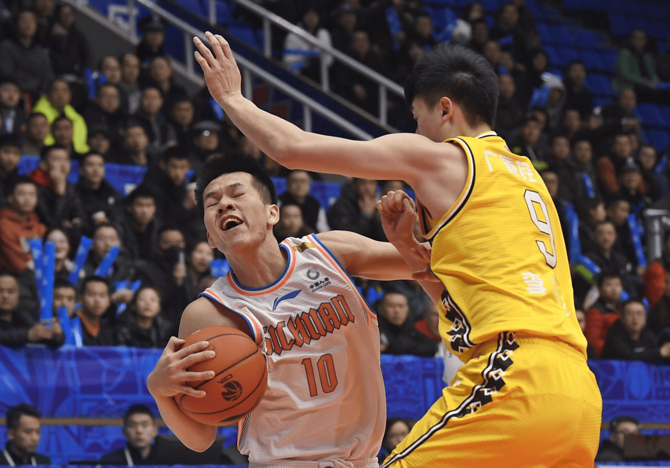 转会期突围战来临,广厦男篮围绕CBA季后赛主帅复盘,气氛紧张,控场能力受关注的简单介绍-球速娱乐